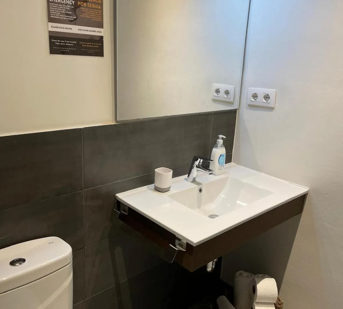 Hostal El Ninot Barcelona
