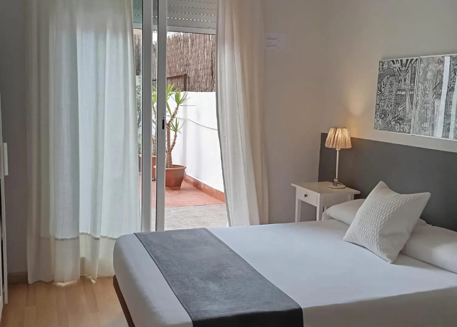 Hostal El Ninot Barcelona Spain