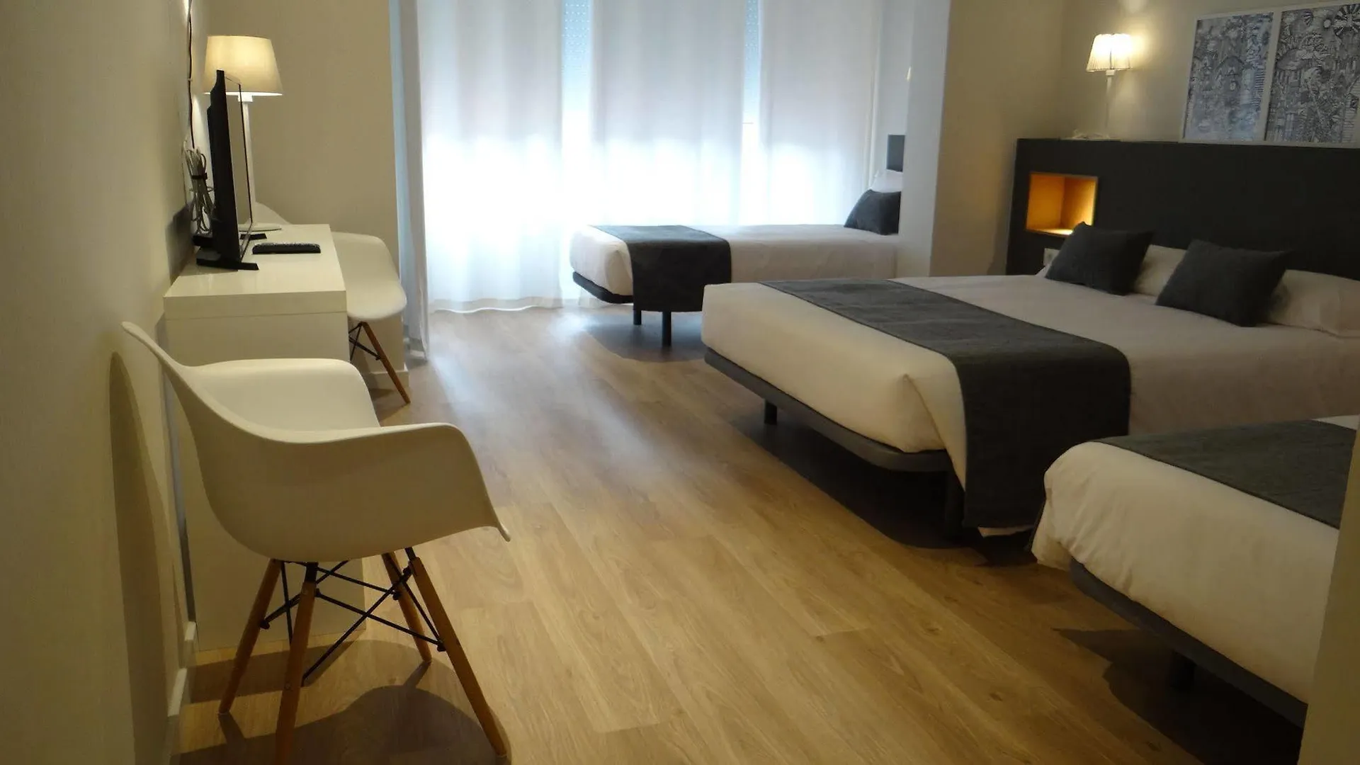 Hostal El Ninot Barcelona Spain