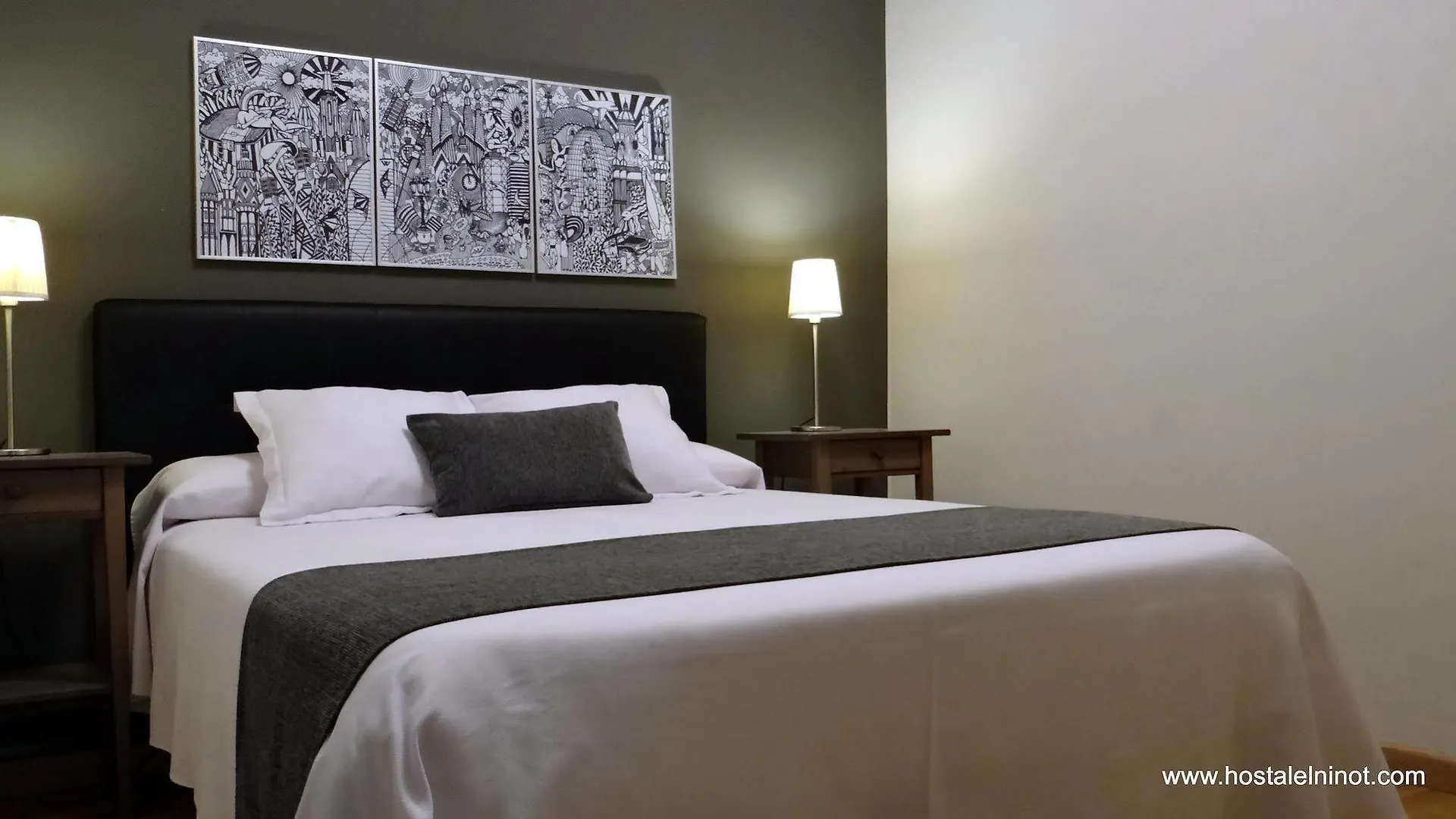 Hostal El Ninot Barcelona 2*,  Spain